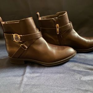 Tommy Hilfiger anklet booties
